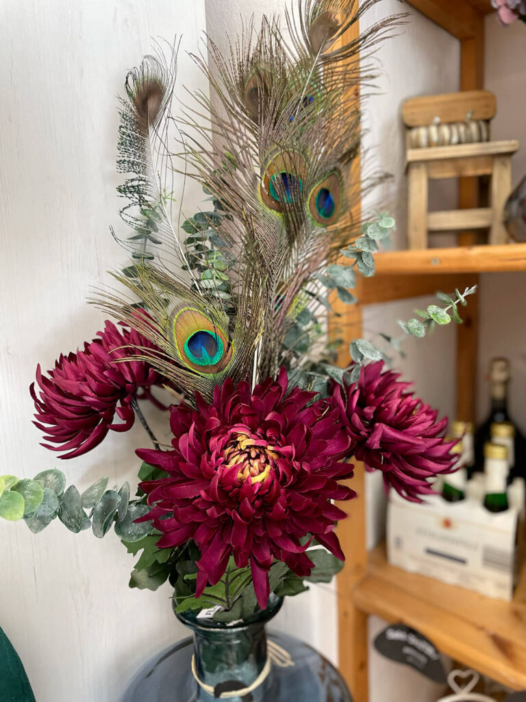 aranže a flowerboxy - Květinářství Z vršku - Ne zcela tradiční vazby, co potěší i náročné.
