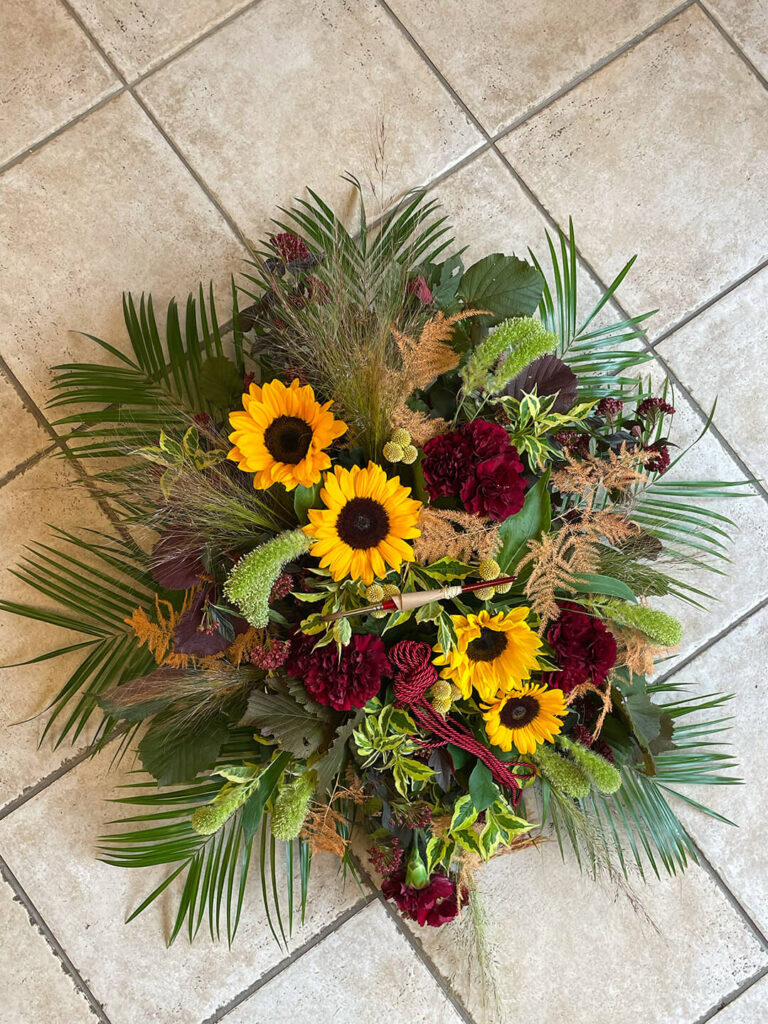 aranže a flowerboxy - Květinářství Z vršku - Ne zcela tradiční vazby, co potěší i náročné.