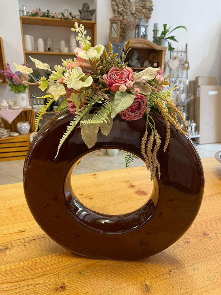 aranže a flowerboxy - Květinářství Z vršku - Ne zcela tradiční vazby, co potěší i náročné.