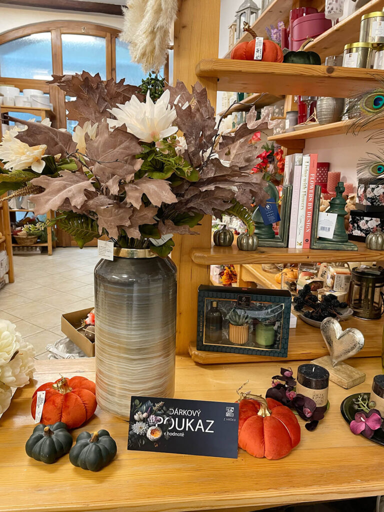 butik - Květinářství Z vršku - Drobné i luxusní dekorace, prosecco a další vychytané radosti z vršku.